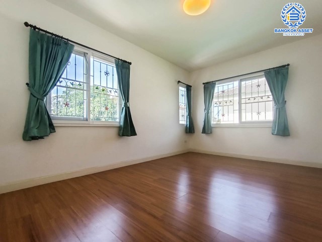 *****บ้านเดี่ยวมือสองสมุทรปราการ ม.พฤกษ์ลดา ประชาอุทิศ90 เนื้อที่กว้างขวางมากถึง 50.40 ตร.ว. ฟังก์ชัน 3 ห้องนอน 3 ห้องน้ำ ที่จอดรถ 2 คัน สภาพสวย แถมฟรี! เฟอร์นิเจอร์ทั้งหลัง ลากกระเป๋าพร้อมเข้าอยู่ได้เลย โครงการตั้งบนทำเลแห่งการเดินทาง เชื่อมต่อถนนประชาอุทิศ-วัดคู่สร้าง ถนนสุขสวัสดิ์ ใกล้ทางหลวงพิเศษหมายเลข9 จองเลย!